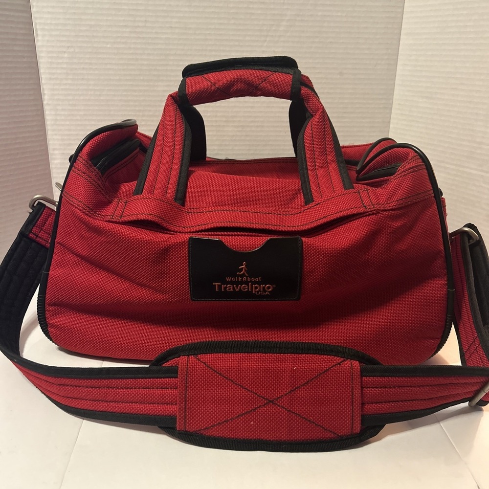 Walkabout Travelpro USA Carry On Tote Luggage Red Hand And Shoulder Straps